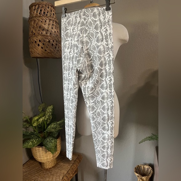 ☑️Commando Faux Leather Perfect Leggings White Snake Animal M - Picture 8 of 10